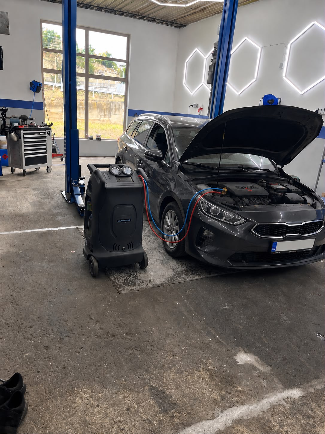 Servis a plnění klimatizace vozidla